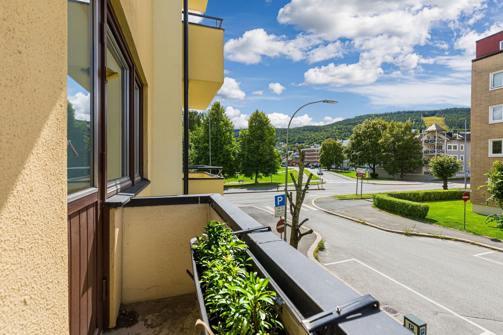 Balkong på 2kvm med utsyn mot museumsparken og Haukås. Galleribilde