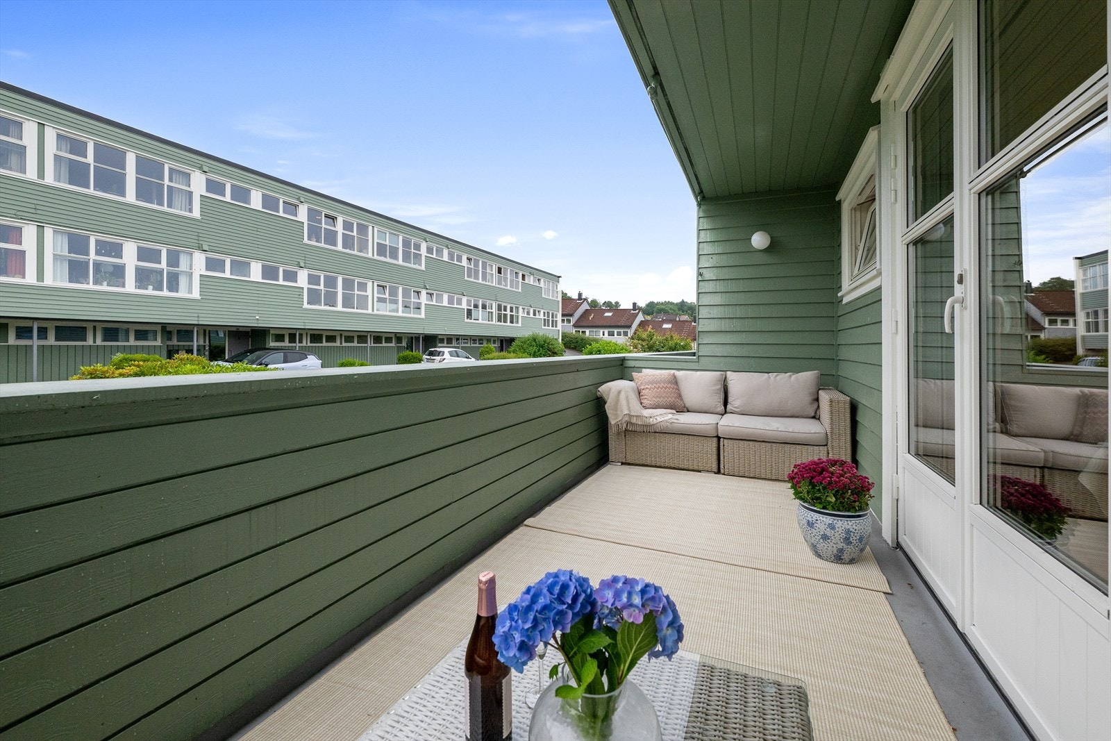 Fra soverommet er det utgang til en romslig balkong på 11 m². Galleribilde