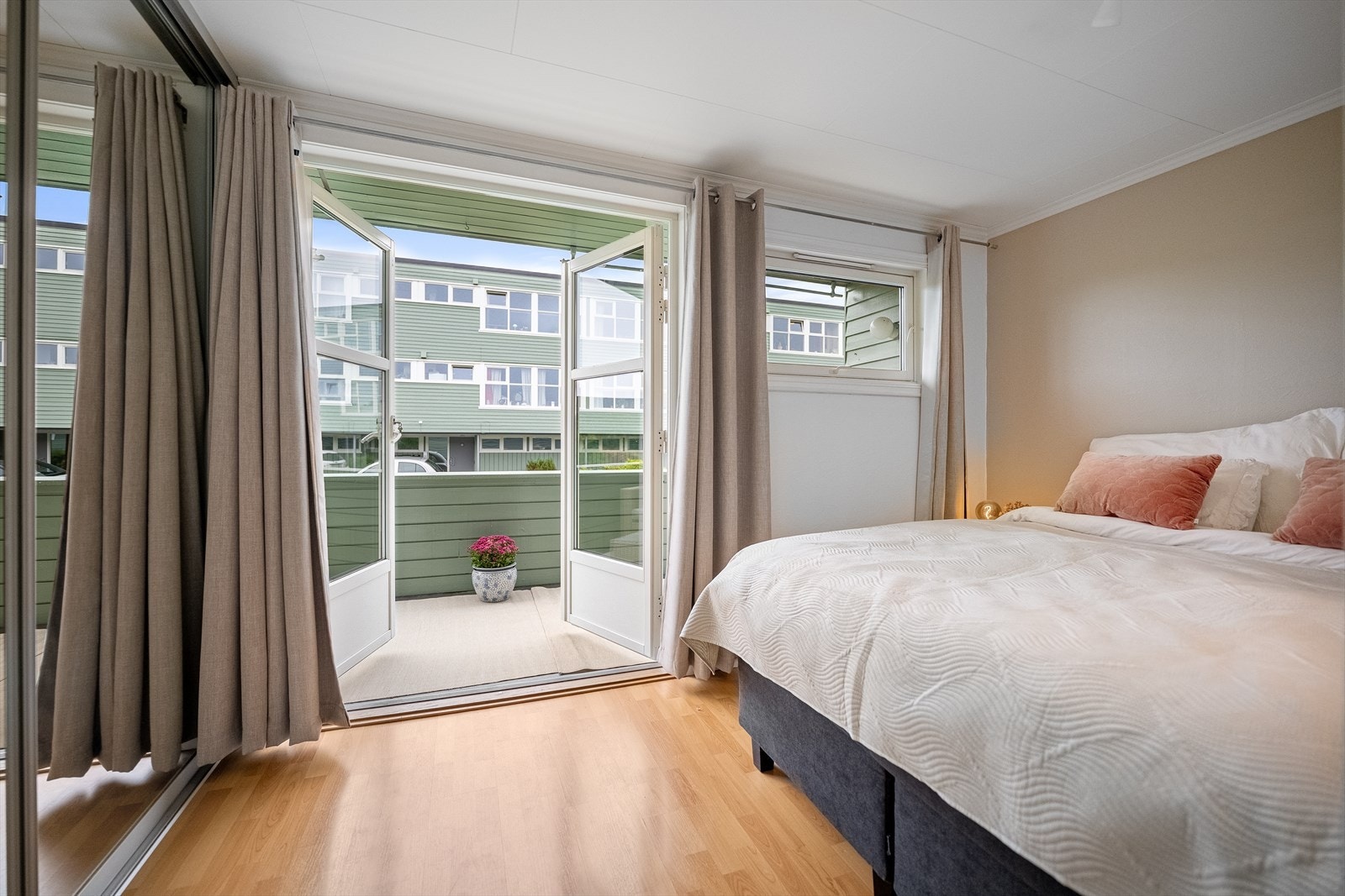 Direkte utgang til balkongen fra soverommet. Galleribilde