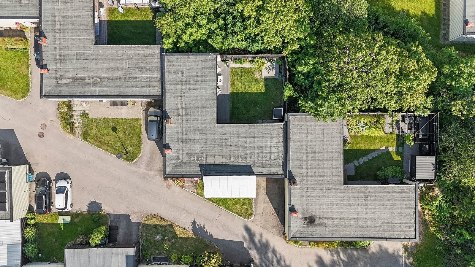 Er du en av de som er fan av, eller har du aldri sett et atriumhus før, så bør du ta turen og oppleve denne helt spesielle bostilen fra 60 tallet. Galleribilde