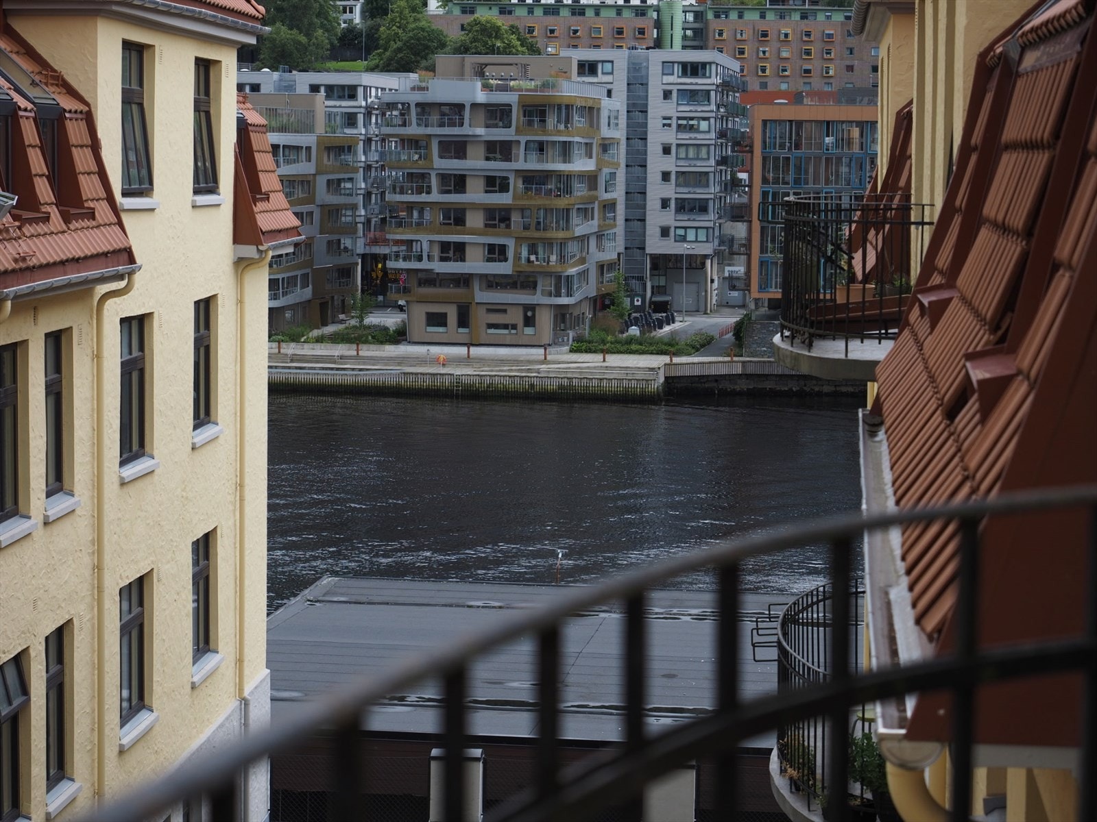 Fra Møhlenpris er det kort vei til sentrum, og Damsgårdssundet ligger like i nærheten. Galleribilde