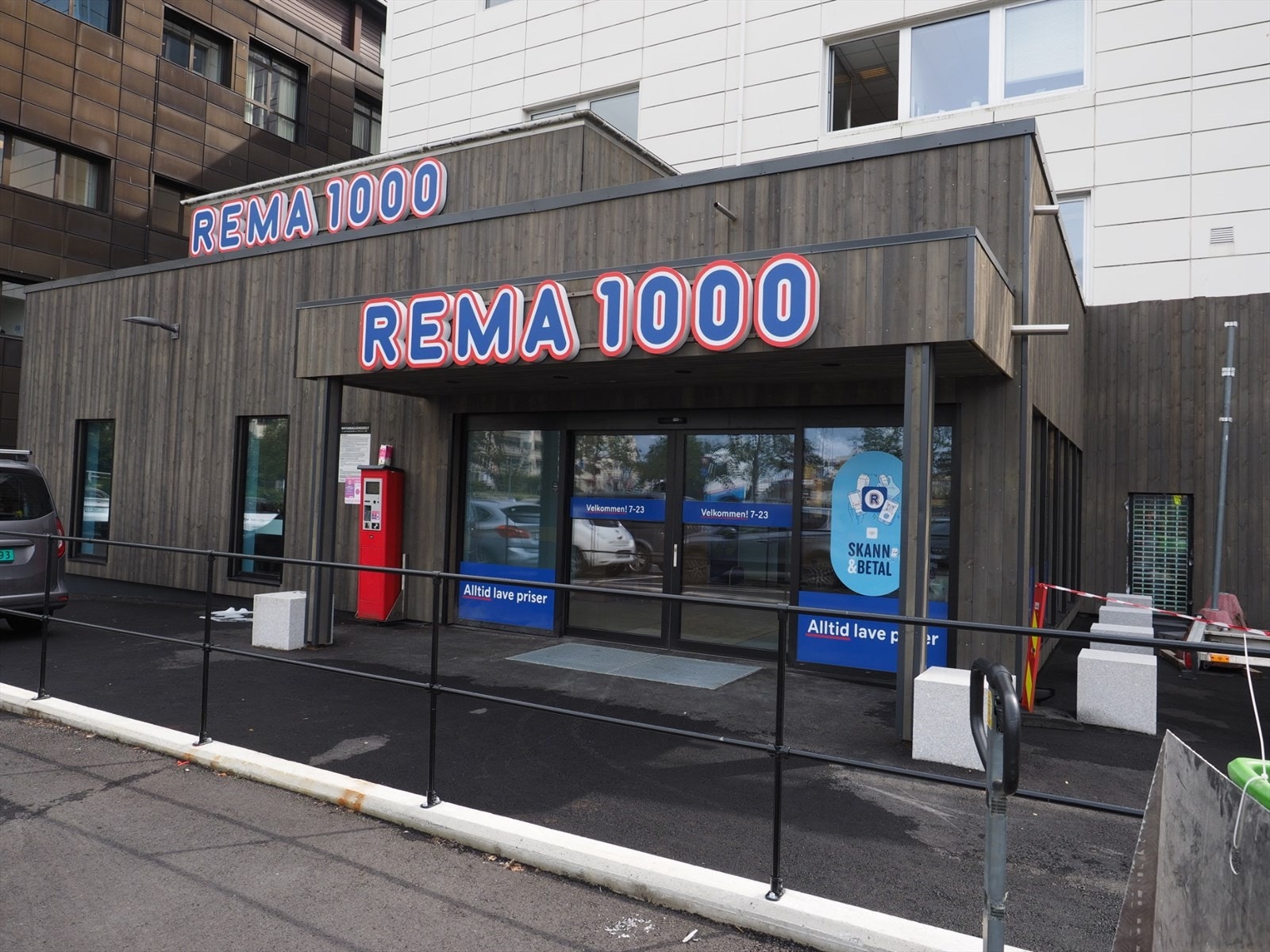 Kort vei til flere dagligvarebutikker, hvorav flere er søndagsåpne. Rema 1000 Dokken er helt ny og åpner 13.08. Galleribilde