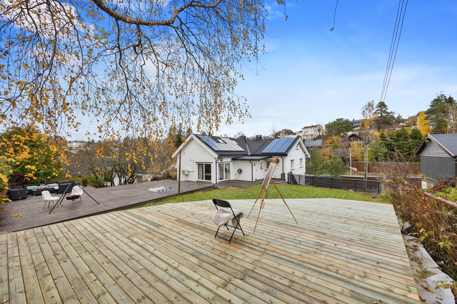 Et perfekt uteområde med trivelig utsikt mot grønne omgivelser. Galleribilde