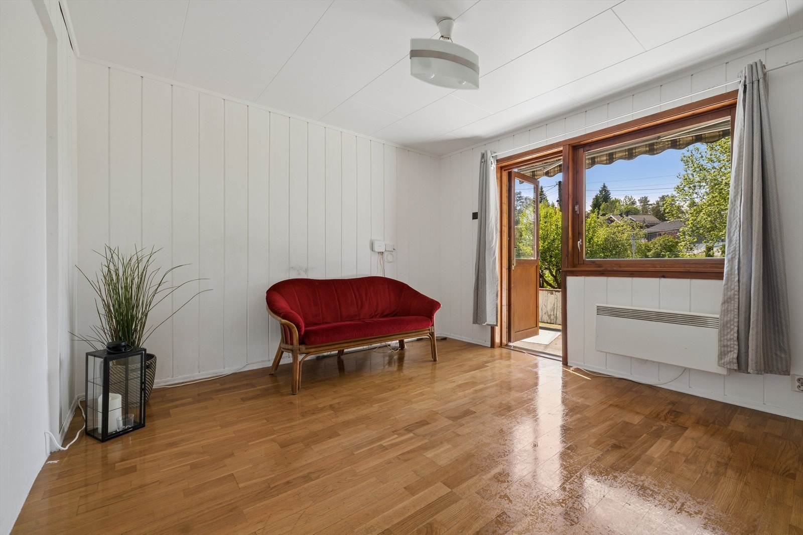 Fra soverommet er det direkte utgang til en vestvendt terrasse på ca. 14 m². Galleribilde