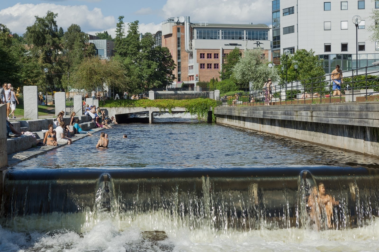 Ta et forfriskende bad i Akerselva på varme sommerdager. Galleribilde
