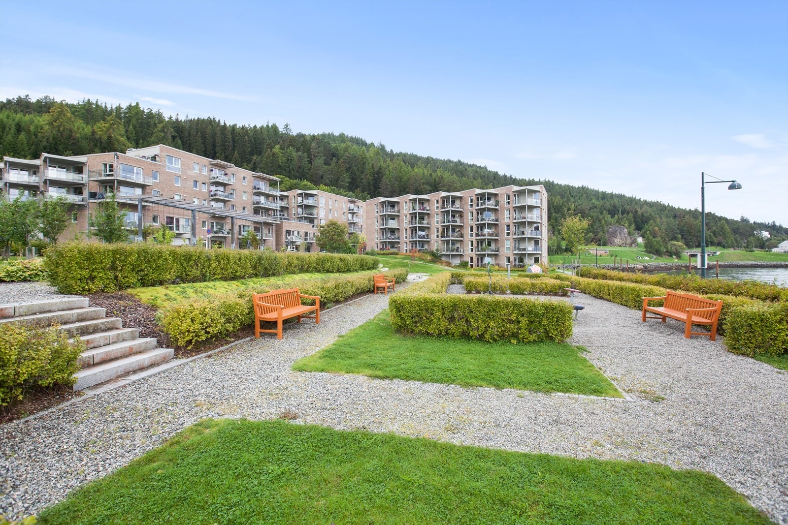 Fellesområdene i Ilsvika er pent opparbeidet som parkmessig miljø. Galleribilde