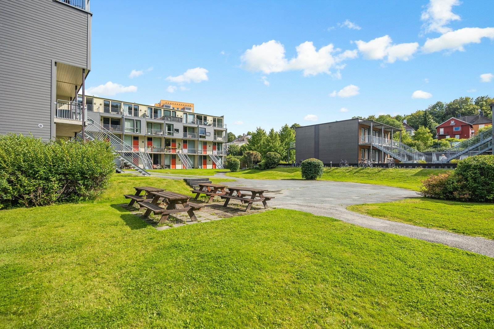 Fine felles uteområder i sameiet. Galleribilde