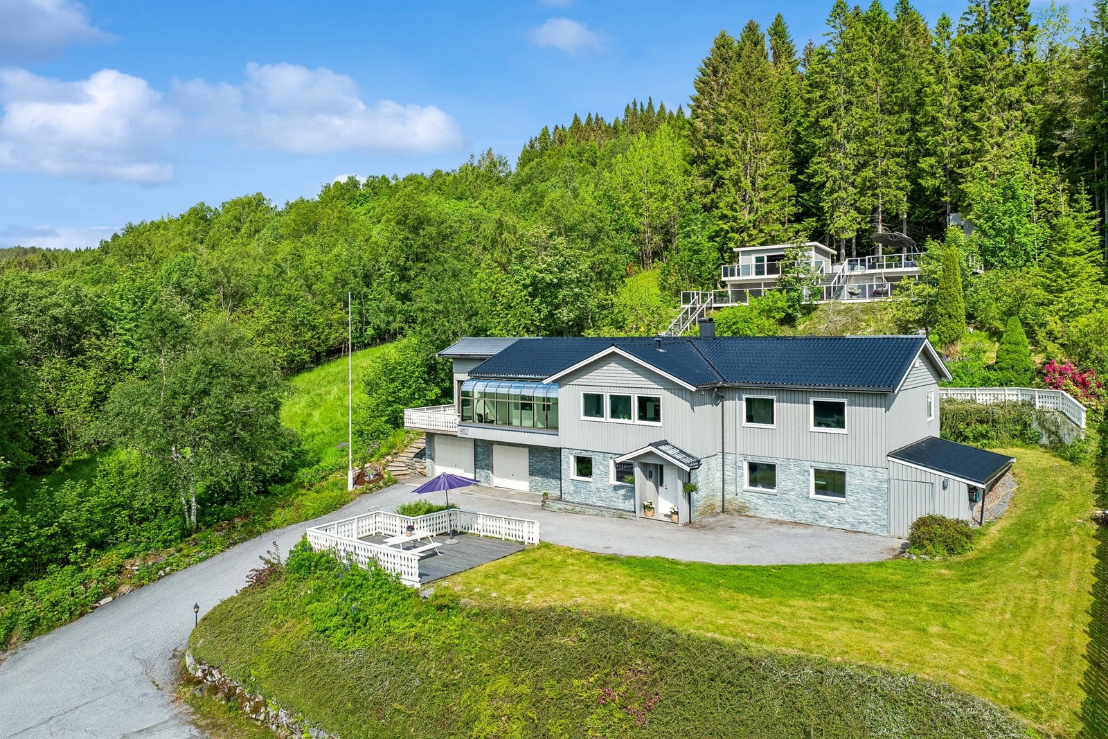 Velkommen til denne flotte boligen i Engsetdalsvegen 802 - boligen presenteres av PrivatMegleren. Foto: EFKT v/ Marcus Vinjevoll Sætre Galleribilde