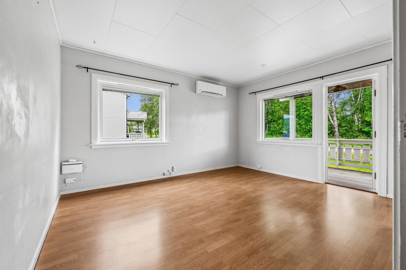Stue m/utgang til terrassen Galleribilde
