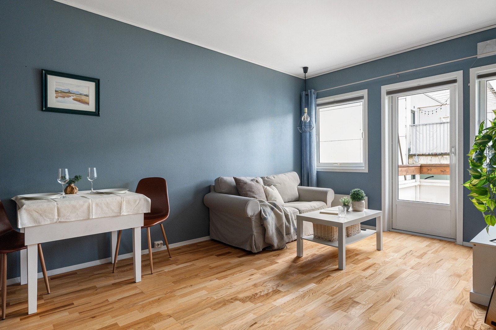 Velkommen til Sjøstranda 69 - Urban og sentral 2-roms toppleilighet presentert av Inger Alette Eira.