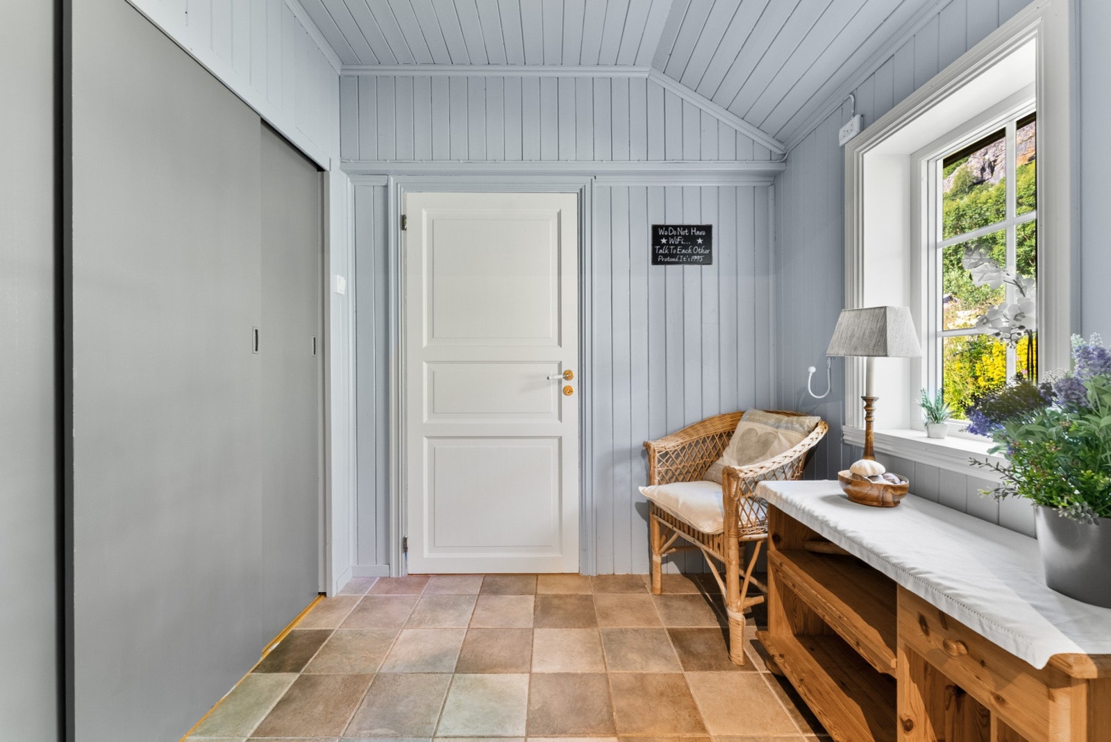 Praktisk garderobeløsning i gangen. Galleribilde