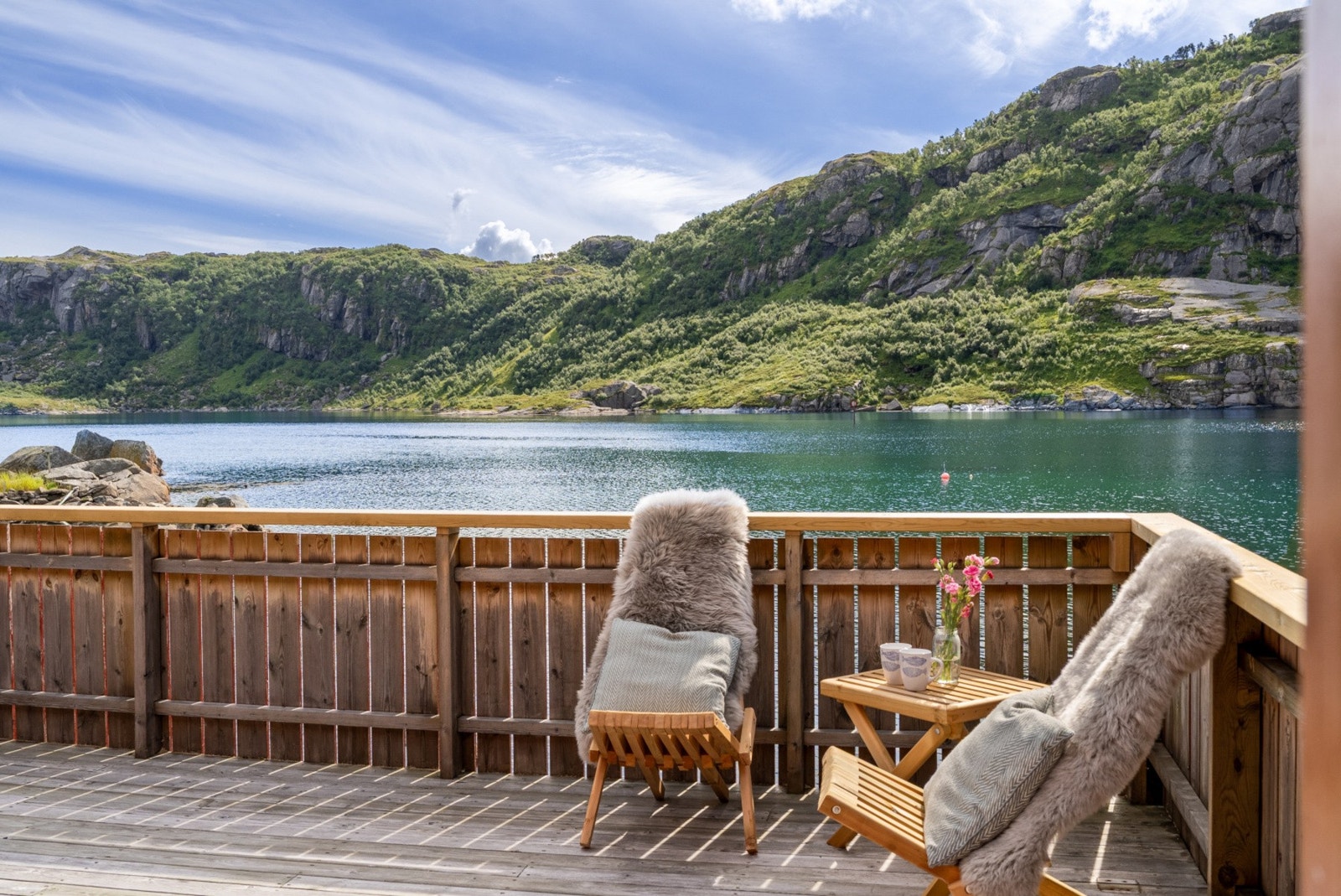 Terrassen er en naturlig forlengelse av hyttas sosiale soner. Galleribilde