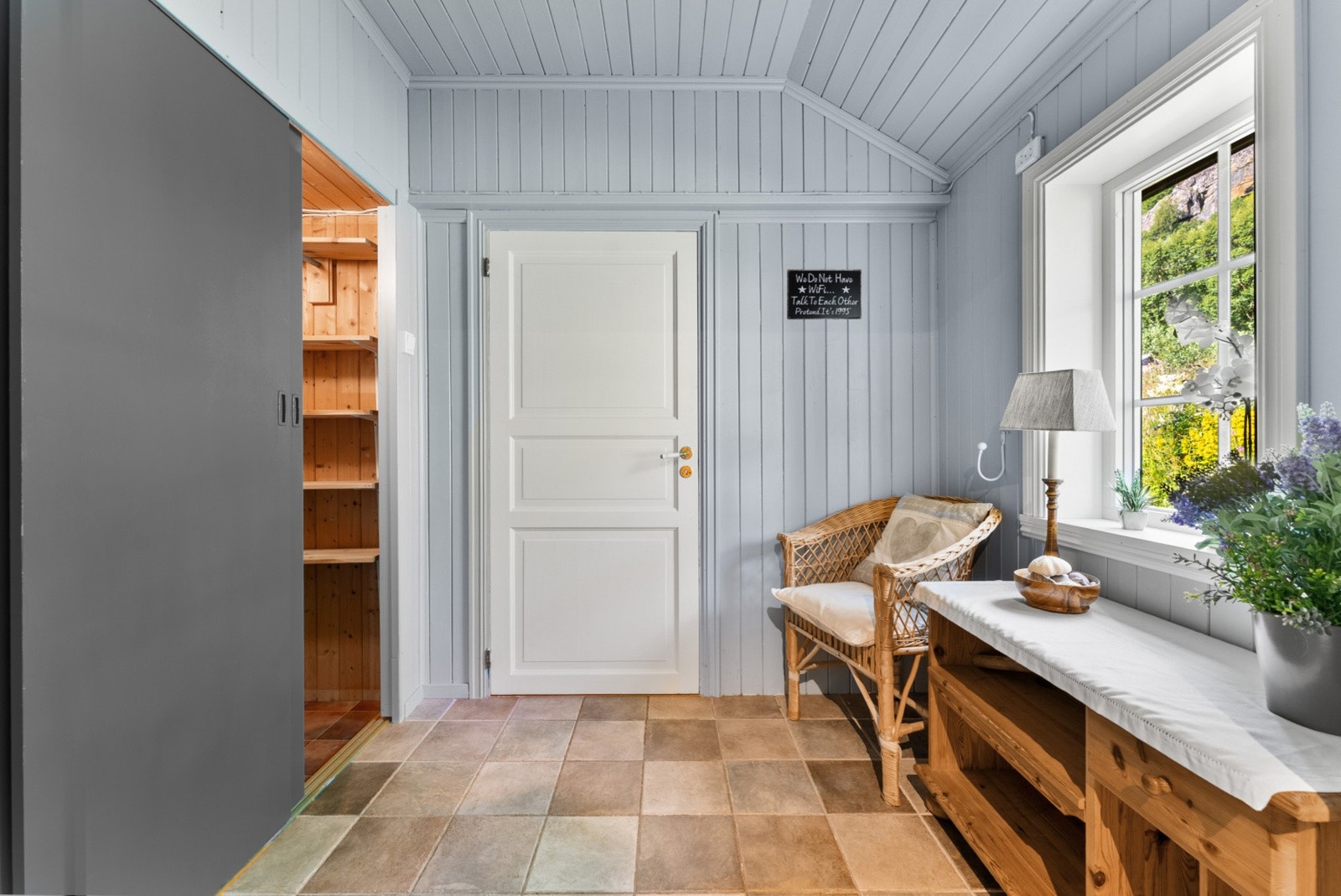 Godt med hylleplass for oppbevaring. Galleribilde