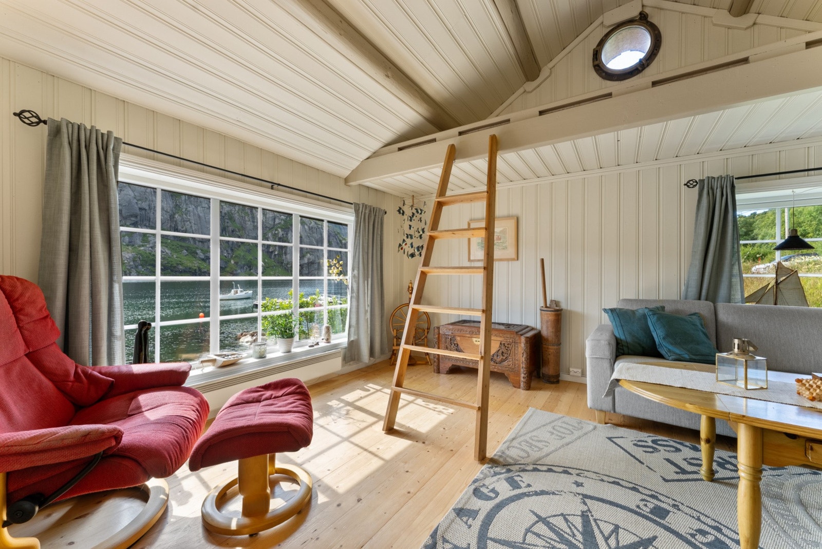En stige gir tilgang til en liten hems. Galleribilde