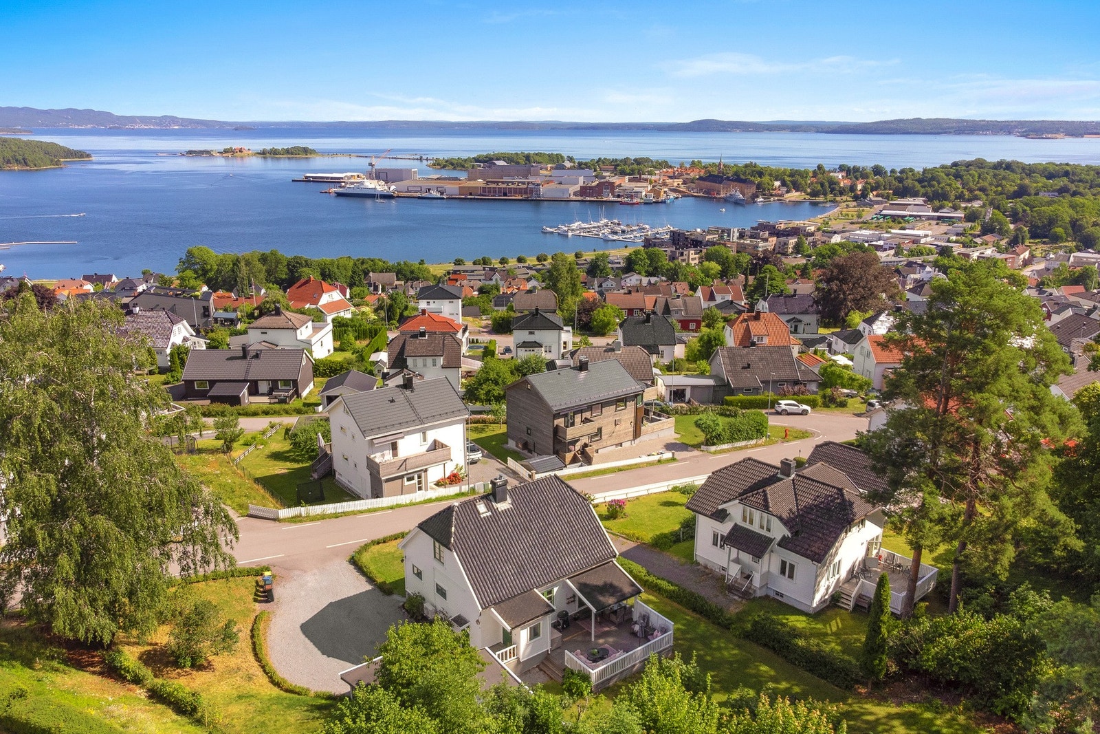 Mens her ser vi motsatt vei med terrassen og mot Karljohansvern Galleribilde