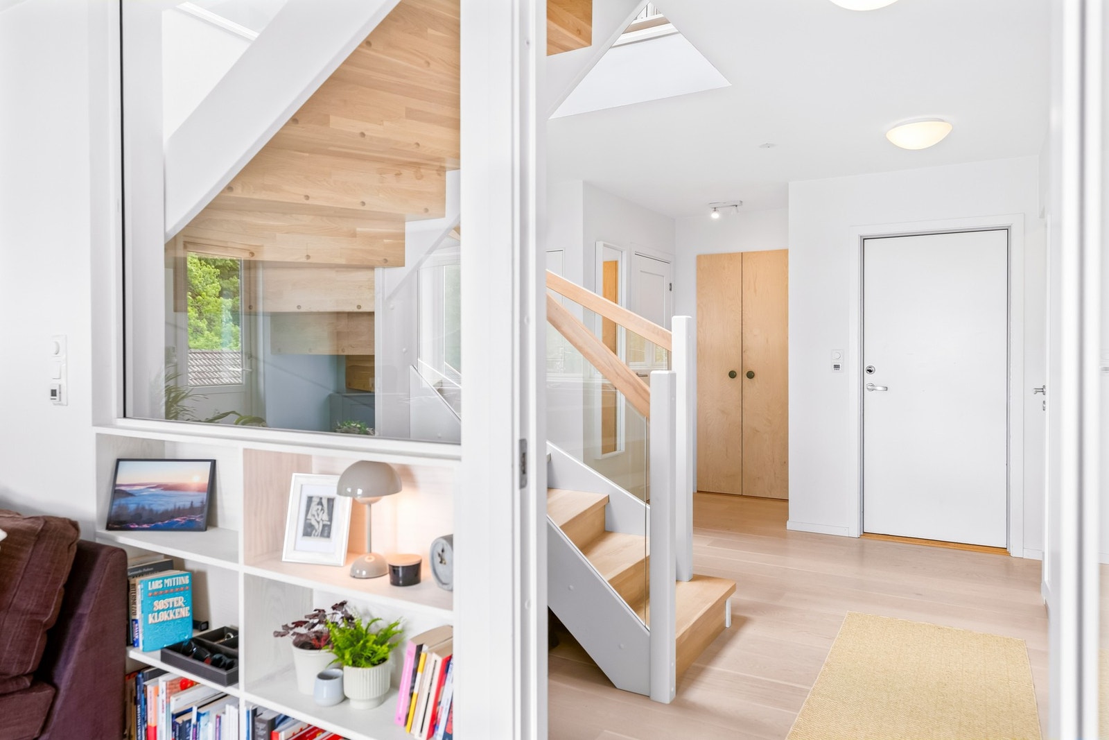 Den innvendige trappen leder til en fantastisk loftsetasje. Galleribilde