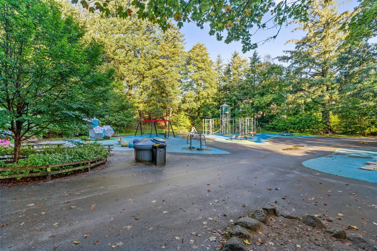 Lekeplass i Sandvedparken. Galleribilde
