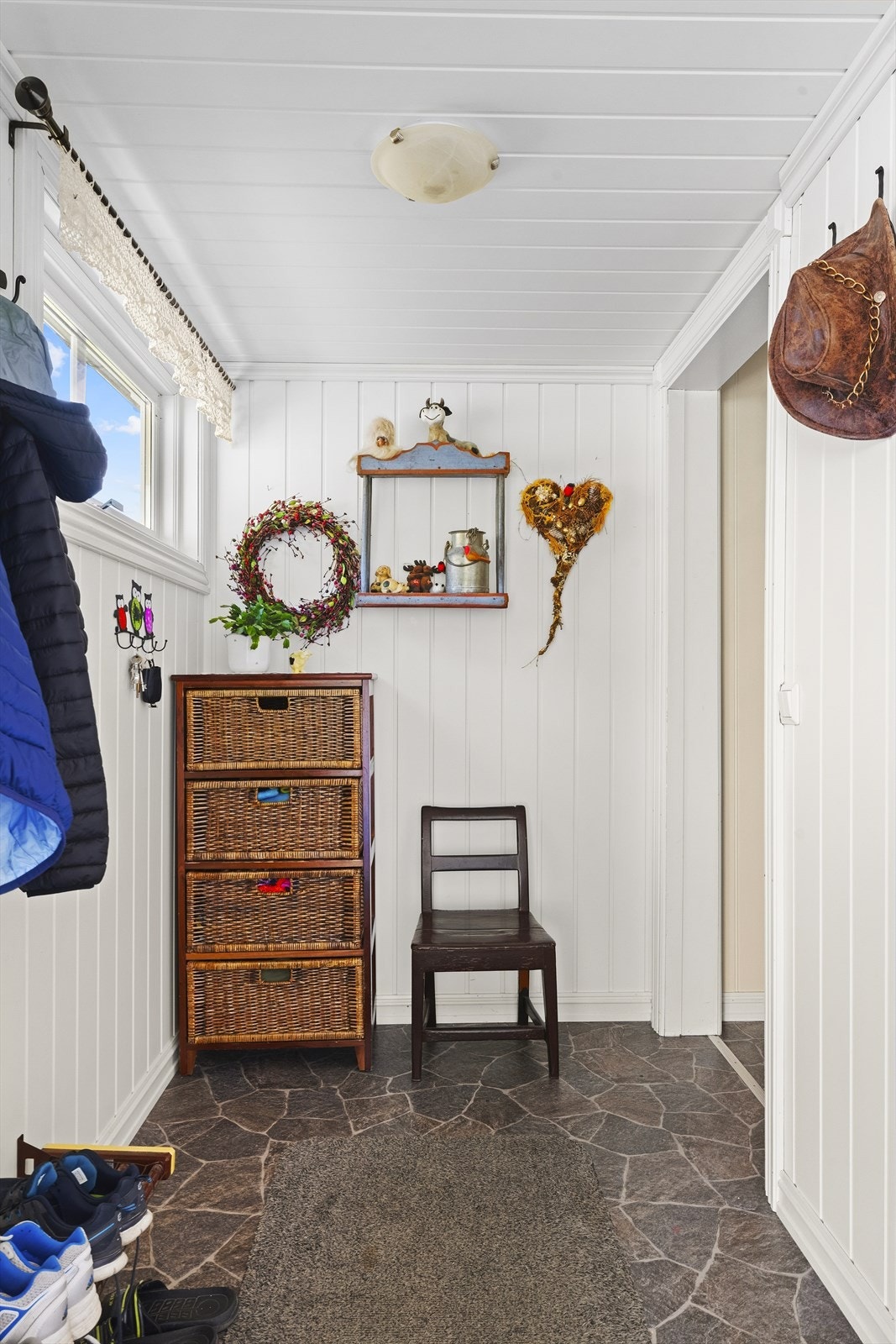Gangen har god plass til oppbevaring og binder rommene sammen. Galleribilde