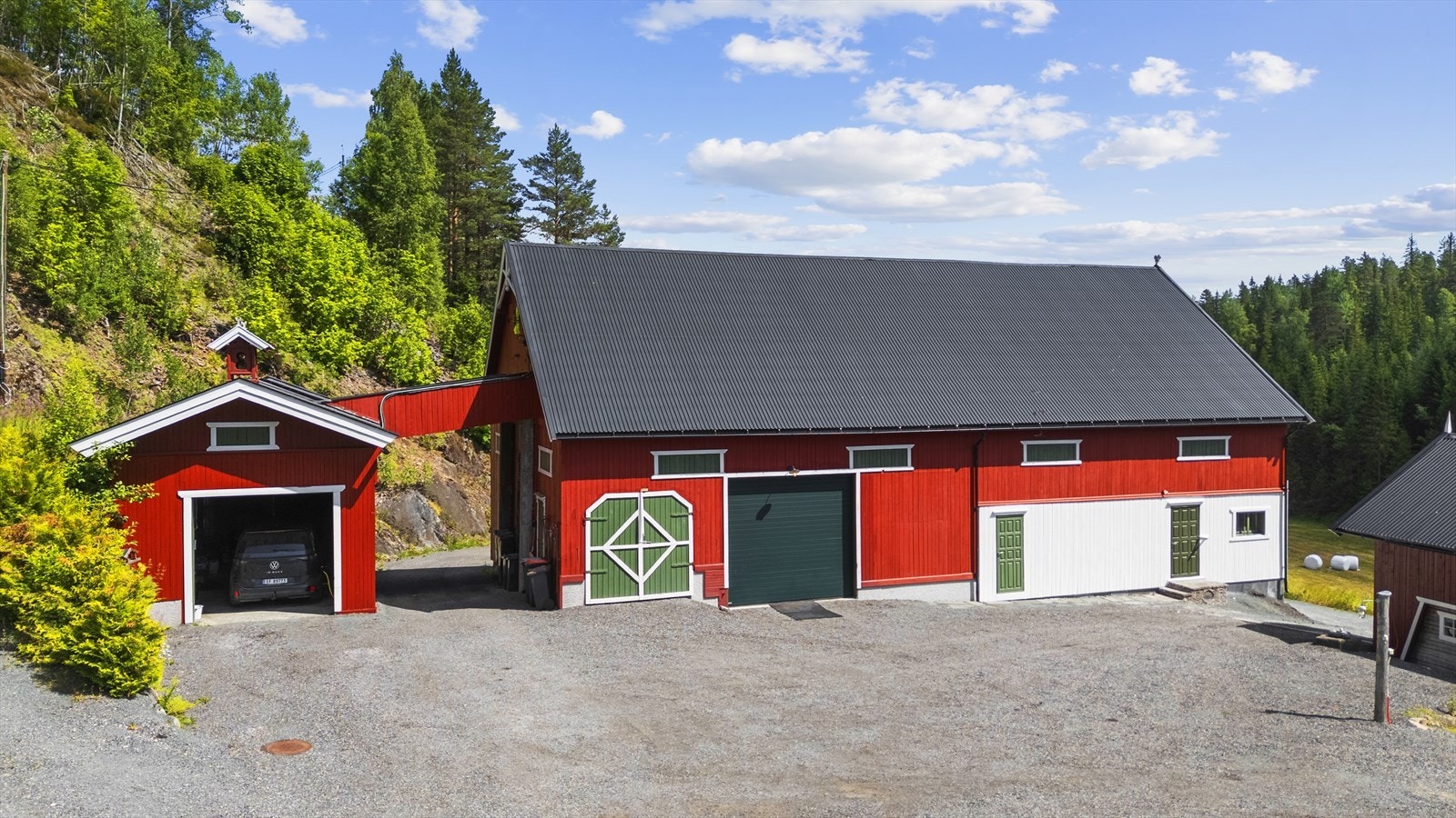 Den store driftsbygningen fra 1958 er på 927 m² BTA. Galleribilde