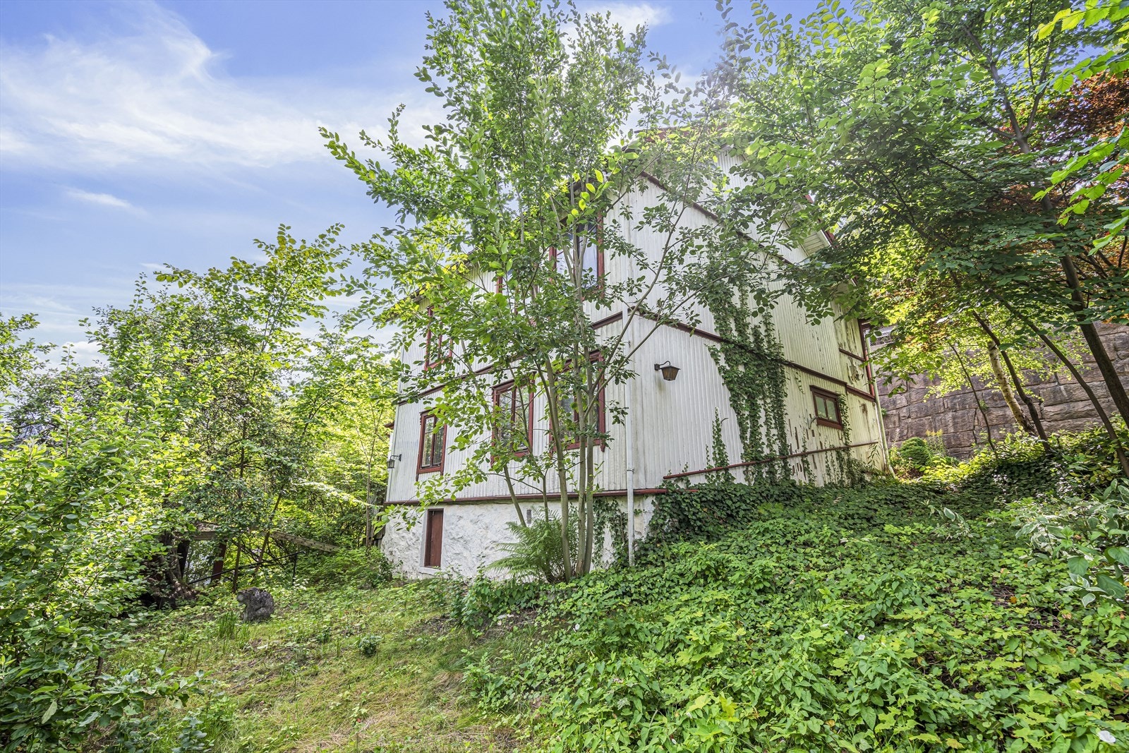 Fasade sett fra nr 18 Galleribilde