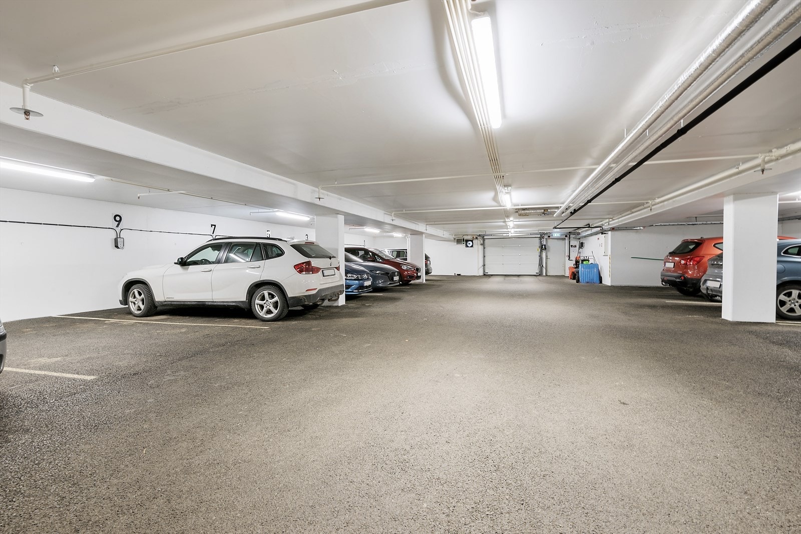 Praktisk med garasjekjeller. Galleribilde