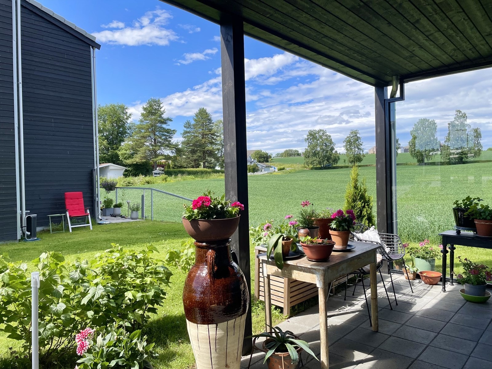 God plass mellom leilighetsbyggene. Galleribilde