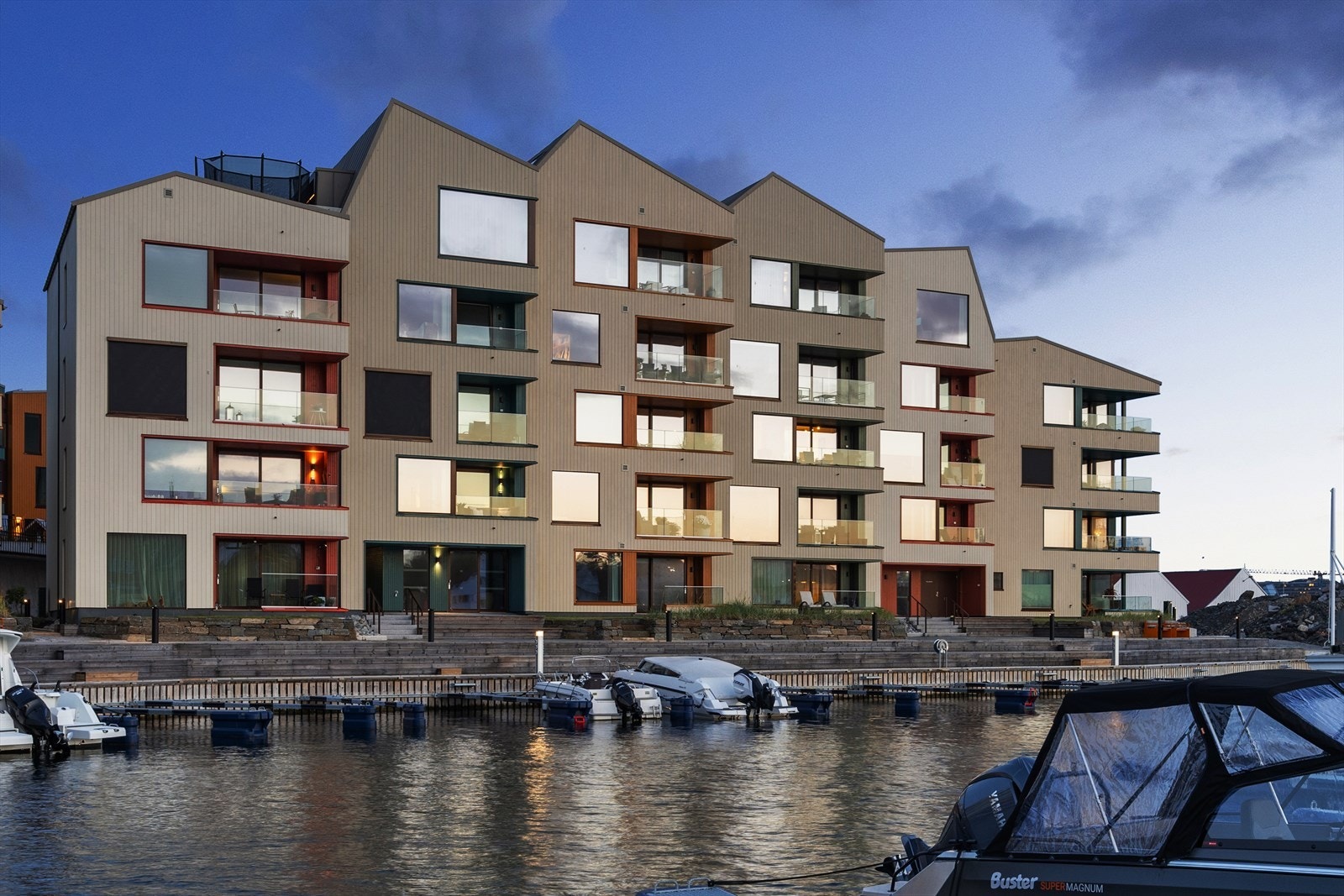 En eksklusiv leilighet med en unik beliggenhet rett ved sjøen på Hundvåg. Galleribilde