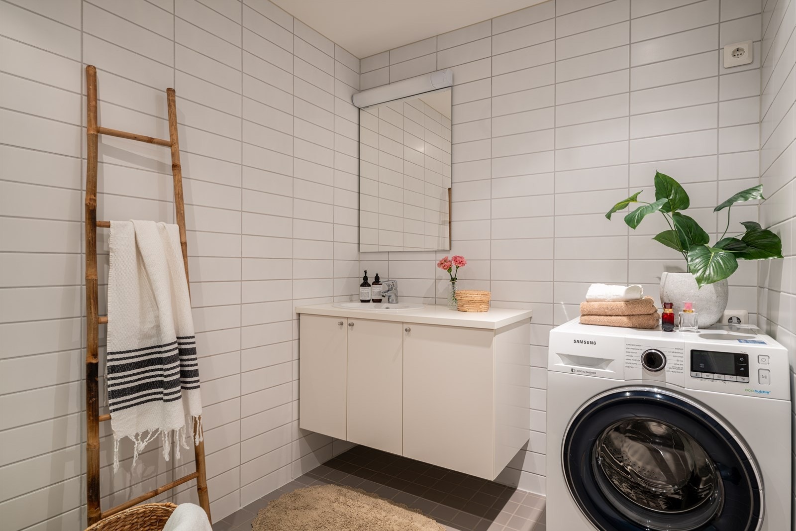 Badet har opplegg for vaskemaskin. Galleribilde