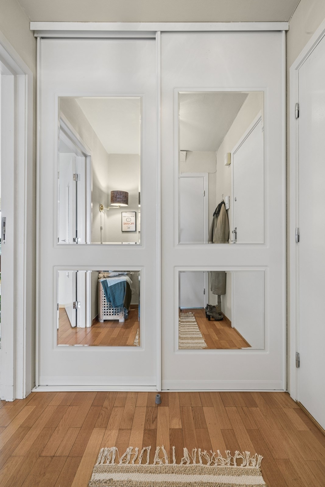 Entrè har også skyvedørsgarderobe Galleribilde