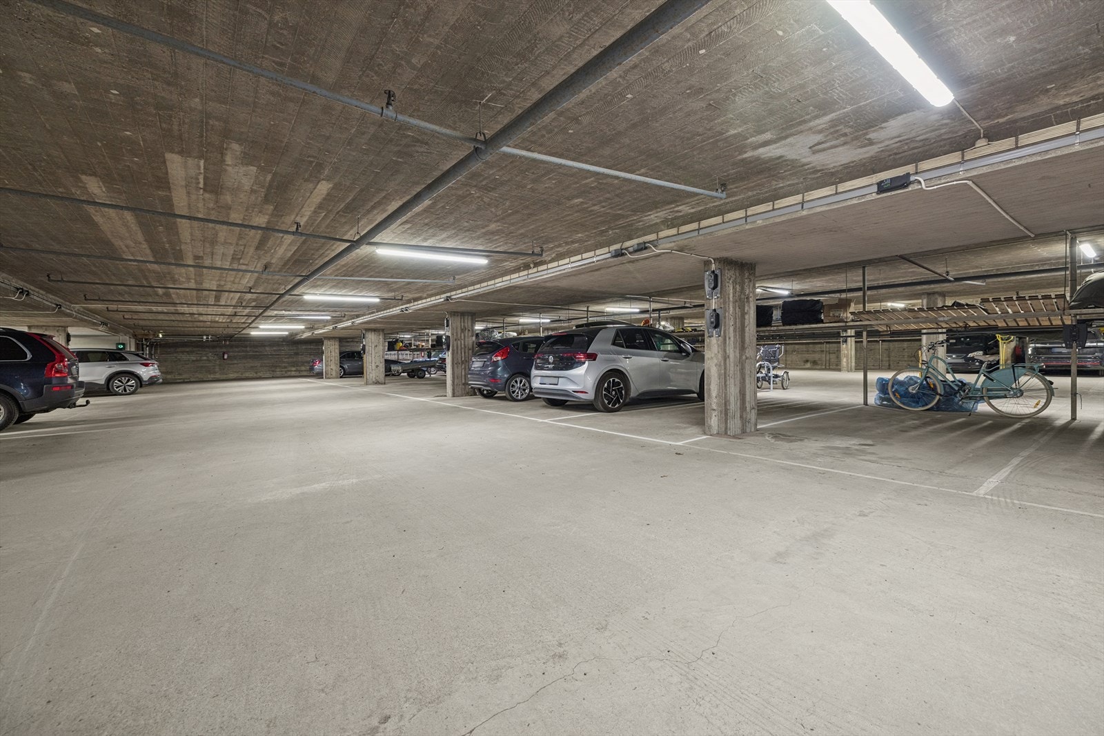 Det medfølger garasjeplass med leiligheten i felles garasje Galleribilde