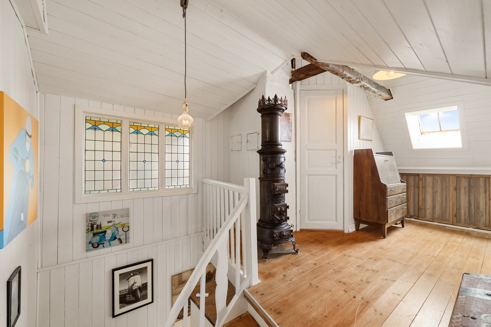 Luftig og fin gang i loftsetasjen Galleribilde