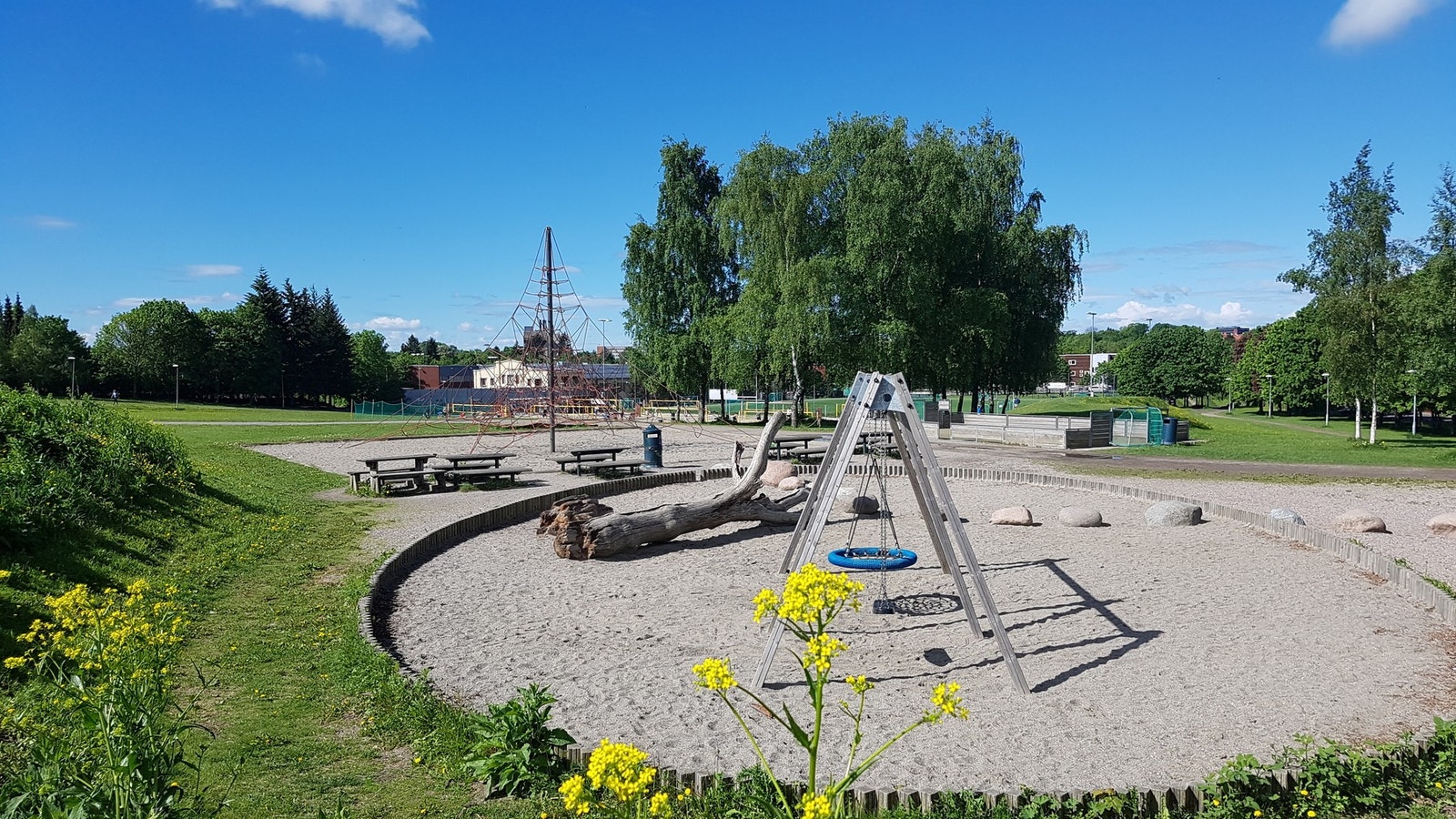 Det er også gangavstand til Voldsløkka med løpebaner, skatehall, volleyballbaner m.m. Galleribilde