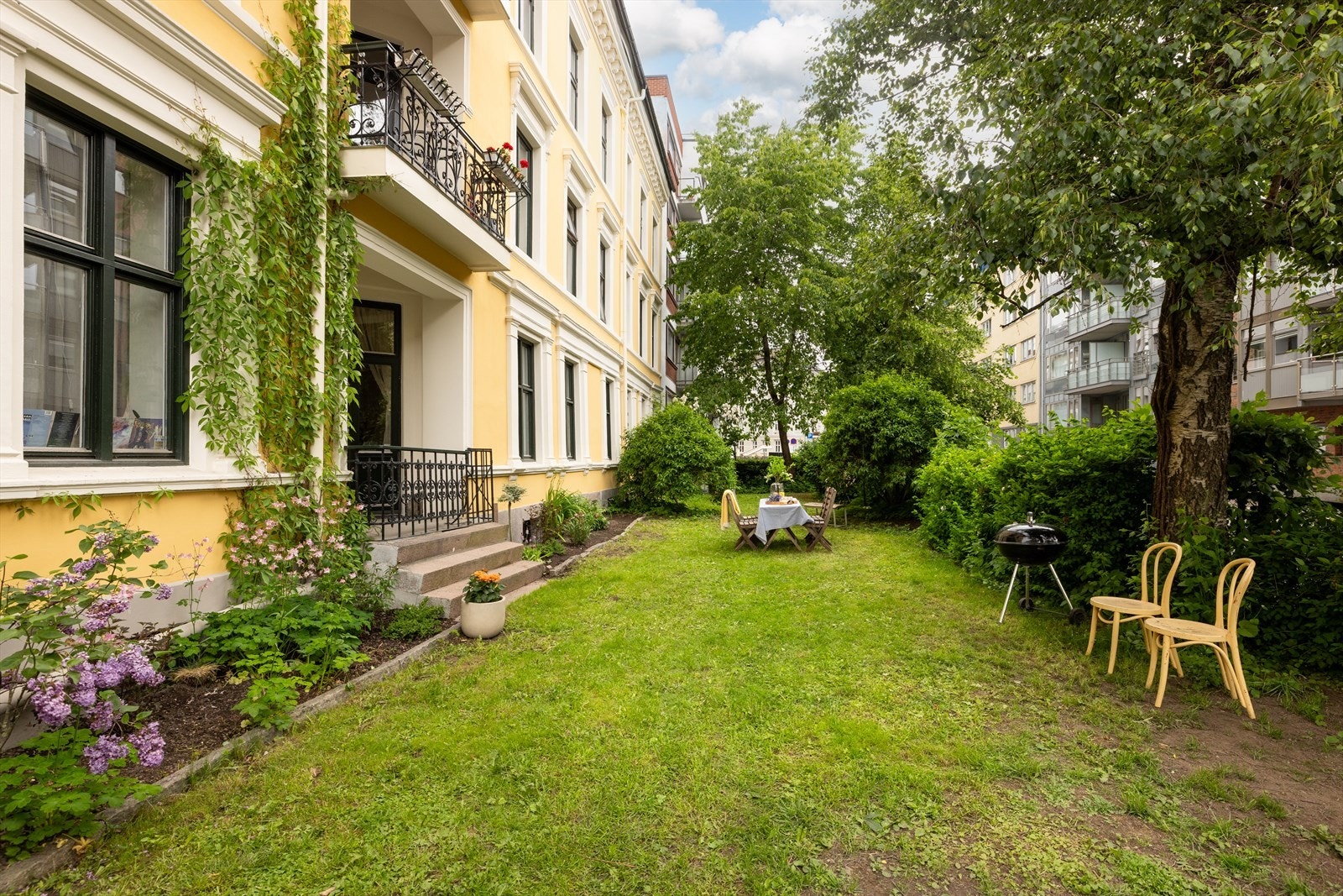Sameiet har en hyggelig hage til glede for beboerne. Galleribilde