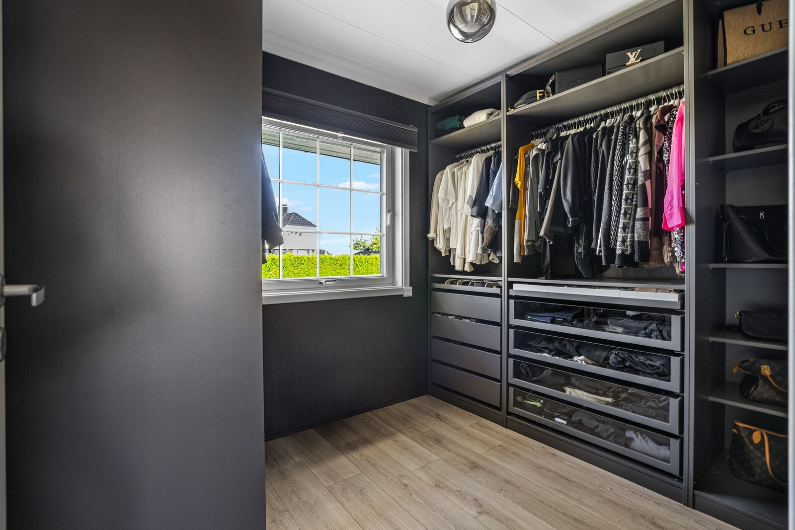 Soverom som i dag benyttes som omkledningsrom. Galleribilde