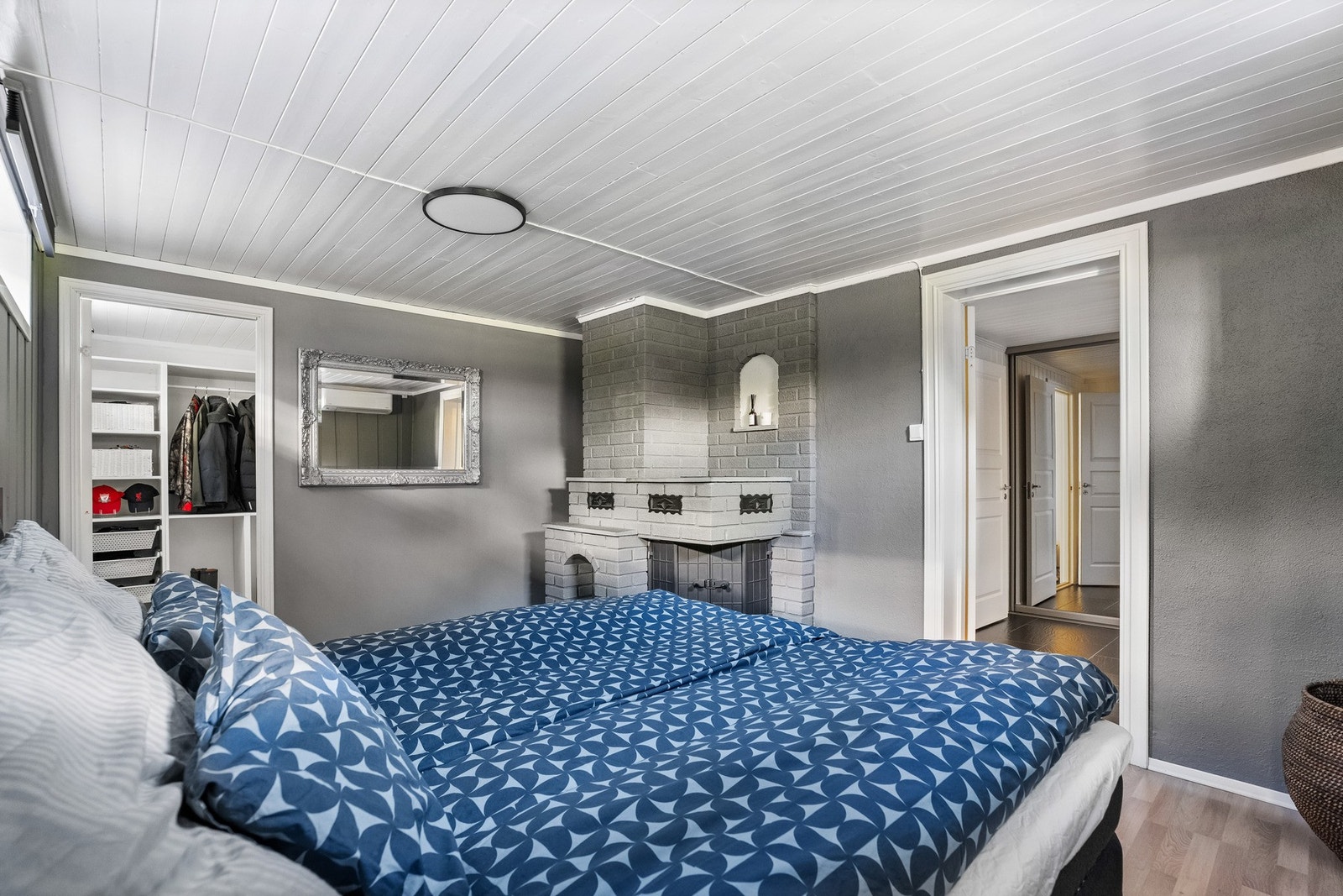 Rommet har direkte adkomst til et eget walk-in-closet og benyttes i dag som soverom. Galleribilde