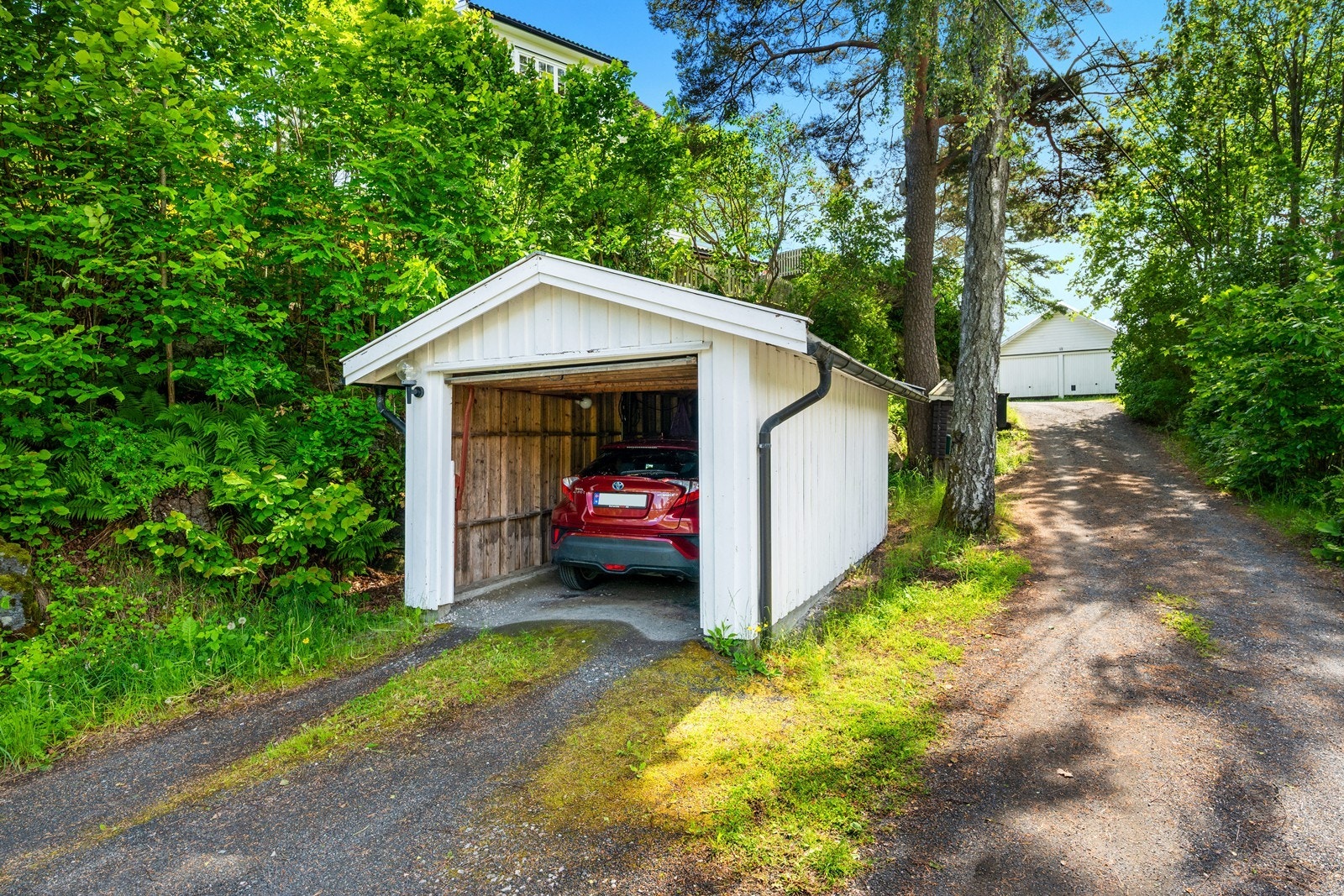 Garasjen nedenfor boligen medfølger. Galleribilde