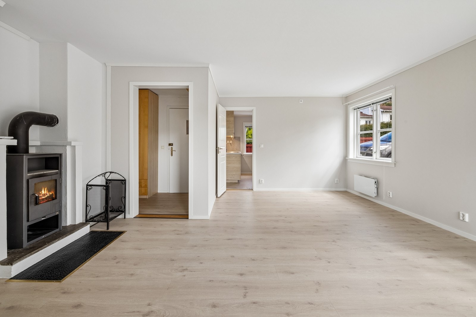 Stor stue med peis for de kalde dagene. Galleribilde