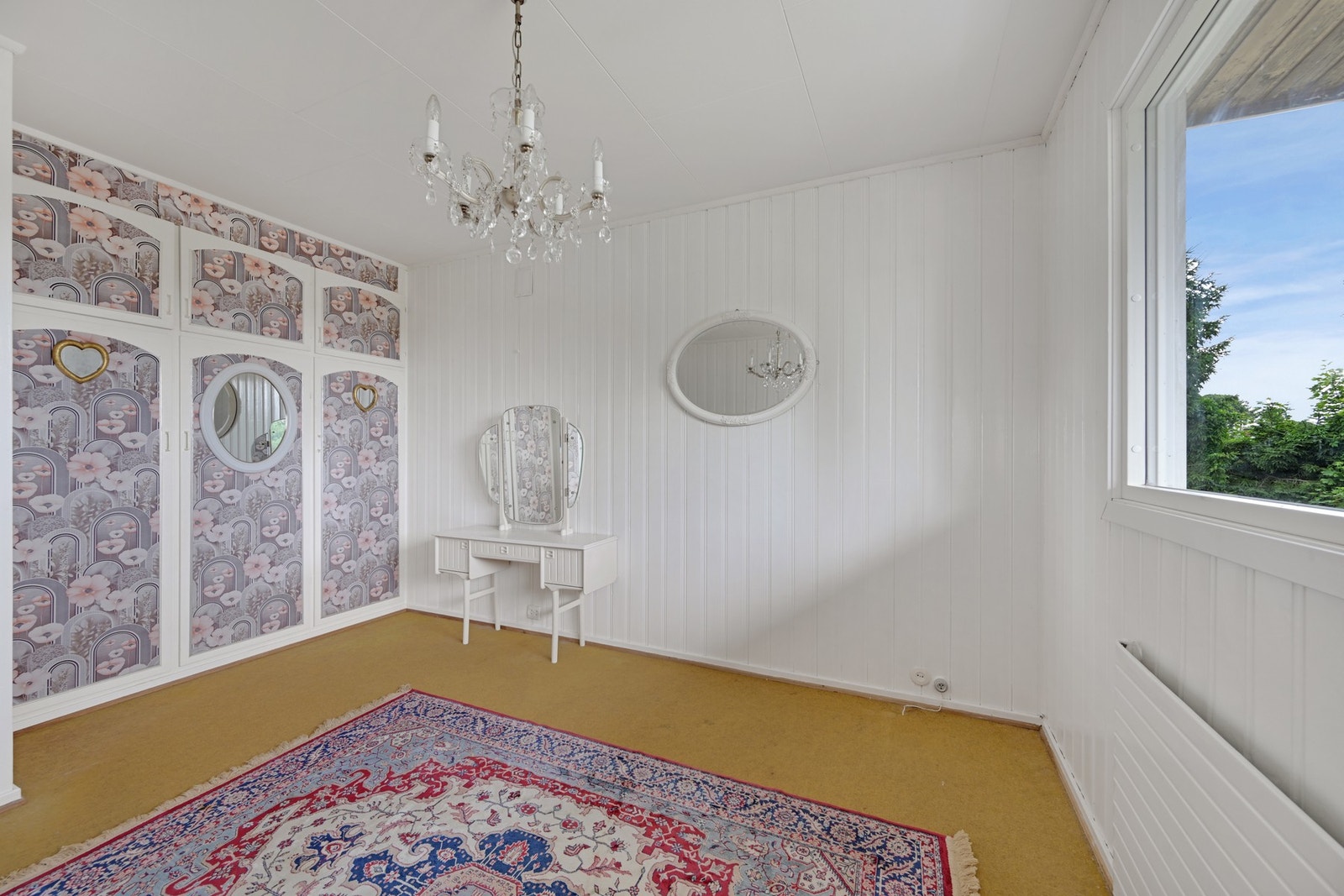 Det er tre gode soverom i hovedetasjen - her ser vi soverom I Galleribilde