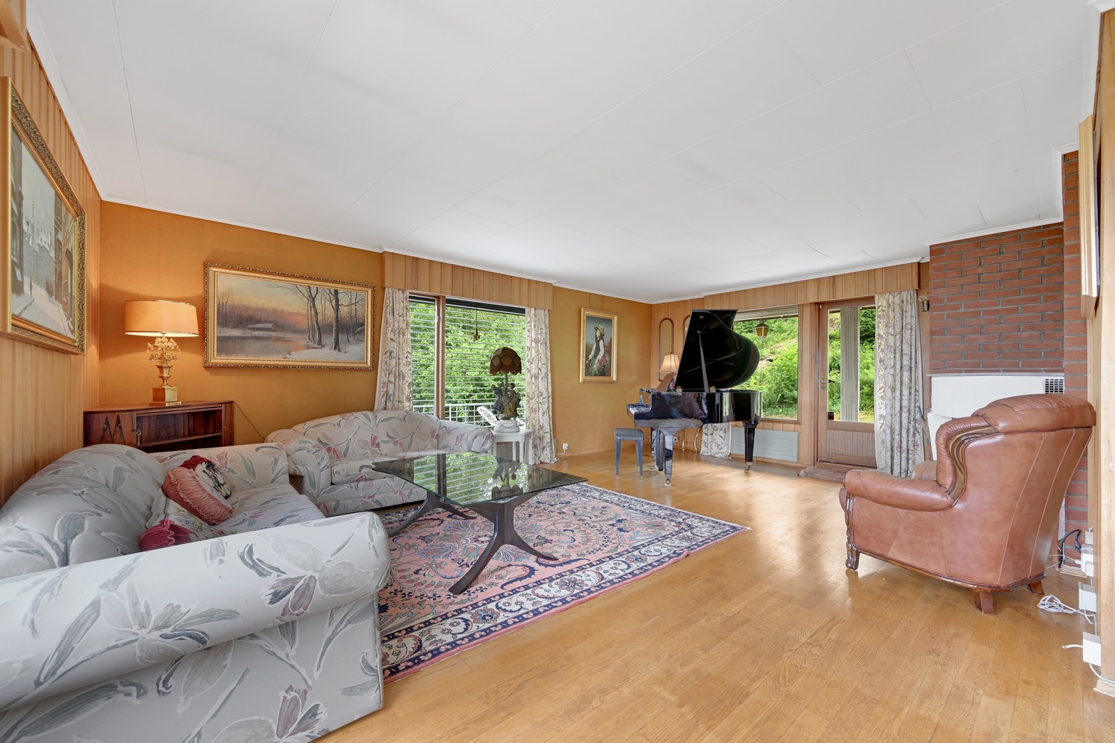 Som vi ser er det god plass for både sofa, lenestoler og flygel Galleribilde