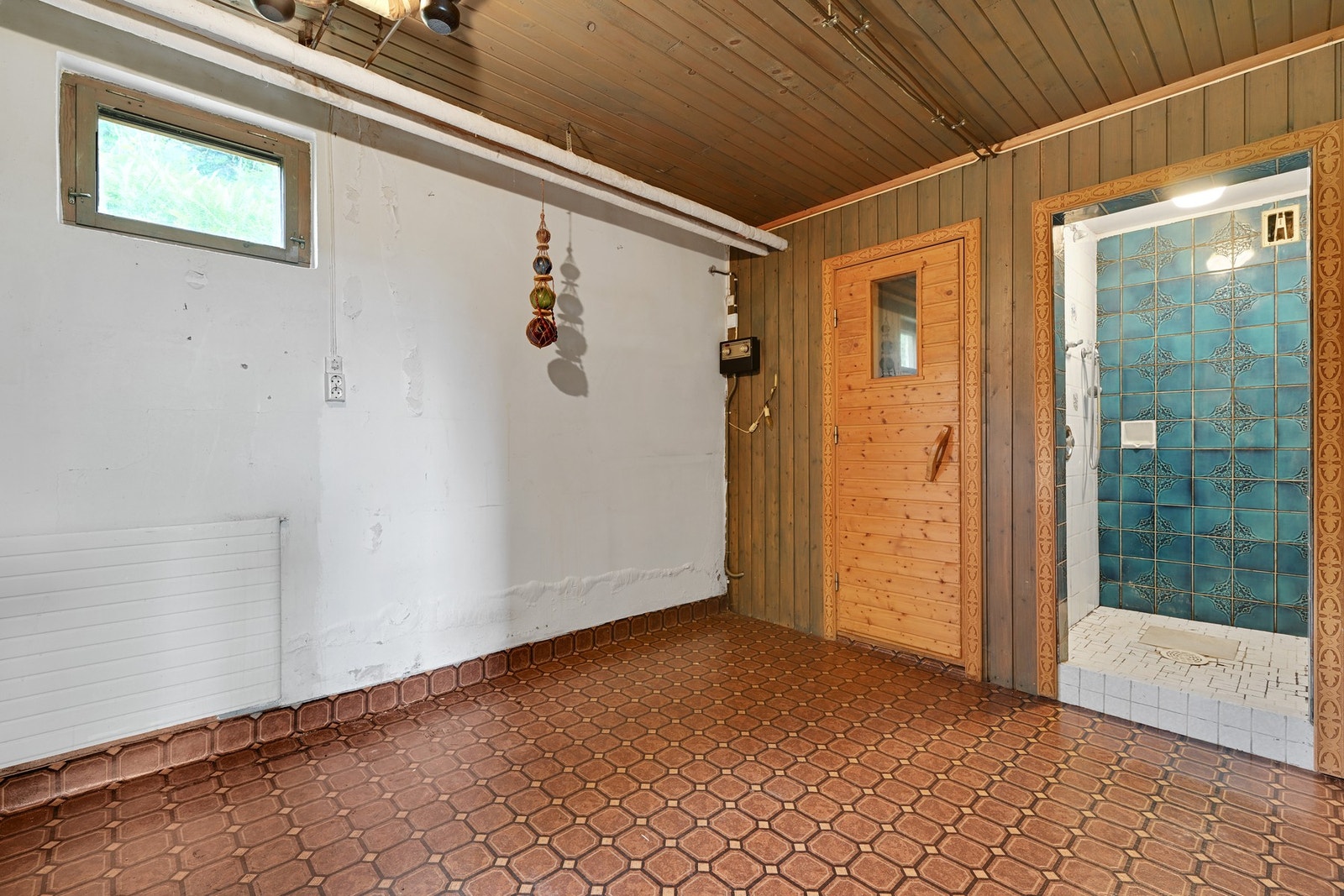 Stort vaskerom med både dusj og badstue - kjekt etter løpeturen i skogen rett på oversiden av huset Galleribilde