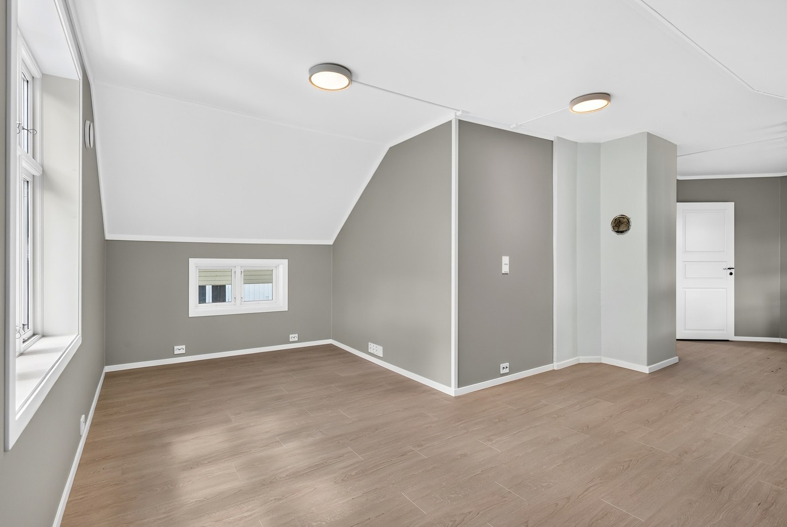 Det er pipe i leiligheten og klart for å montere nytt ildsted. Galleribilde