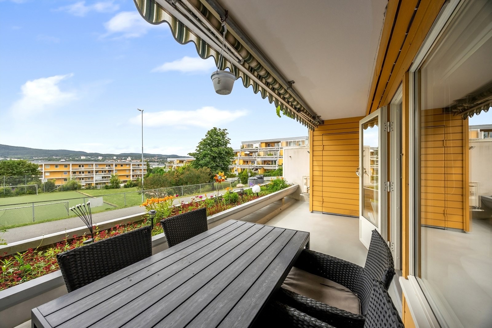 Fra stuen har du adgang til en nordvestvendt balkong på 12 kvm. Galleribilde