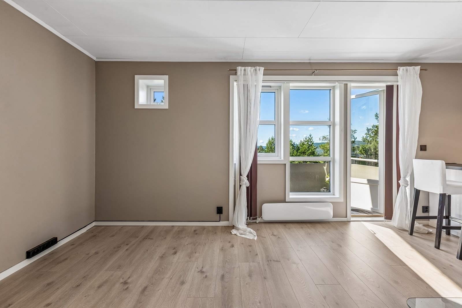 Vinduer og verandadør med 2- og 3-lags isolerglass, hovedsakelig fra 2017. Galleribilde