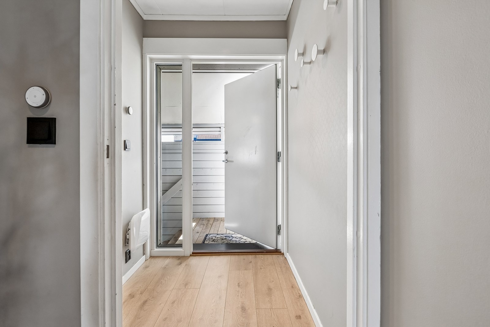 Entré med plass til oppbevaring av yttertøy og sko. Galleribilde