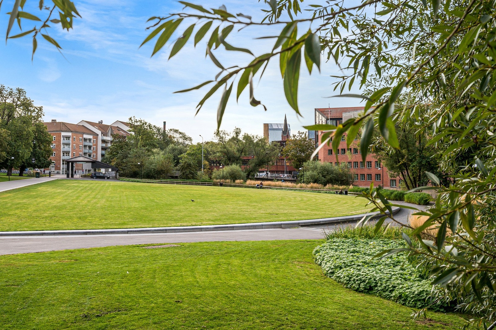 Grünerhagen og Kubaparken ligger like ved og byr på grønne omgivelser, mens Birkelunden, Sofienbergparken og St. Hanshaugen alle er innen komfortabel gangavstand Galleribilde
