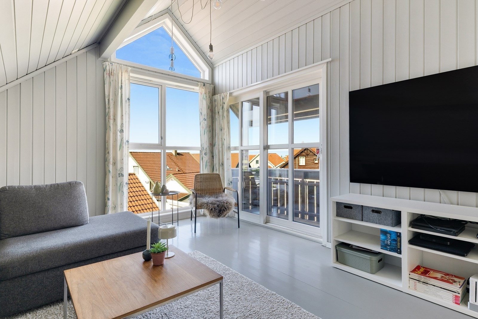 Fra loftstuen er det utgang til en balkong på 3 m². Galleribilde