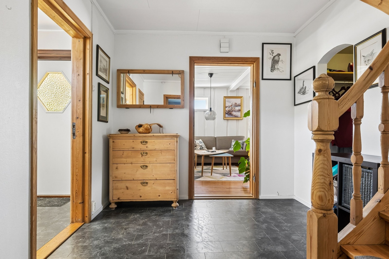 Gang med plass til yttertøy Galleribilde