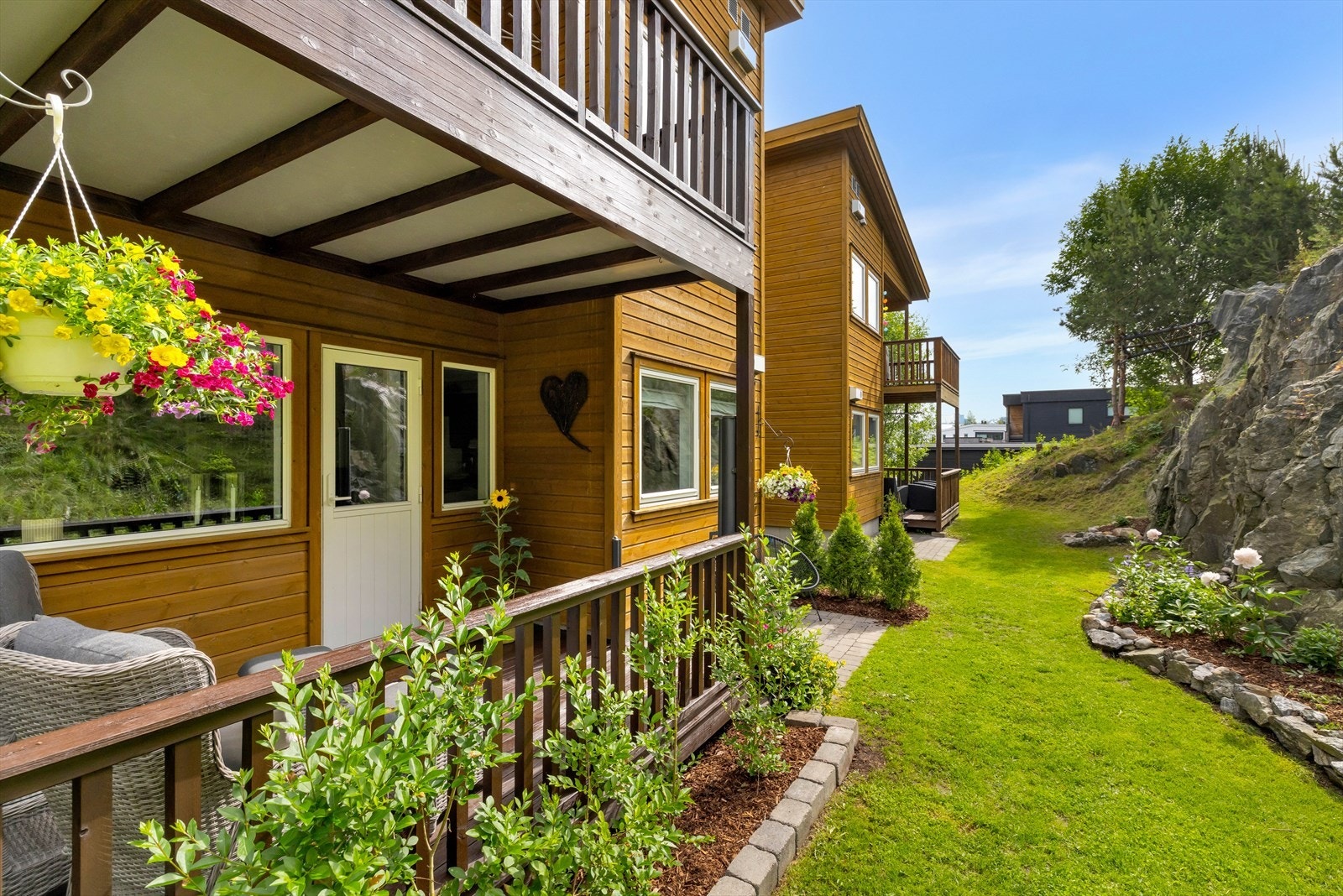 Terrasse som tar deg videre til hagen. Galleribilde