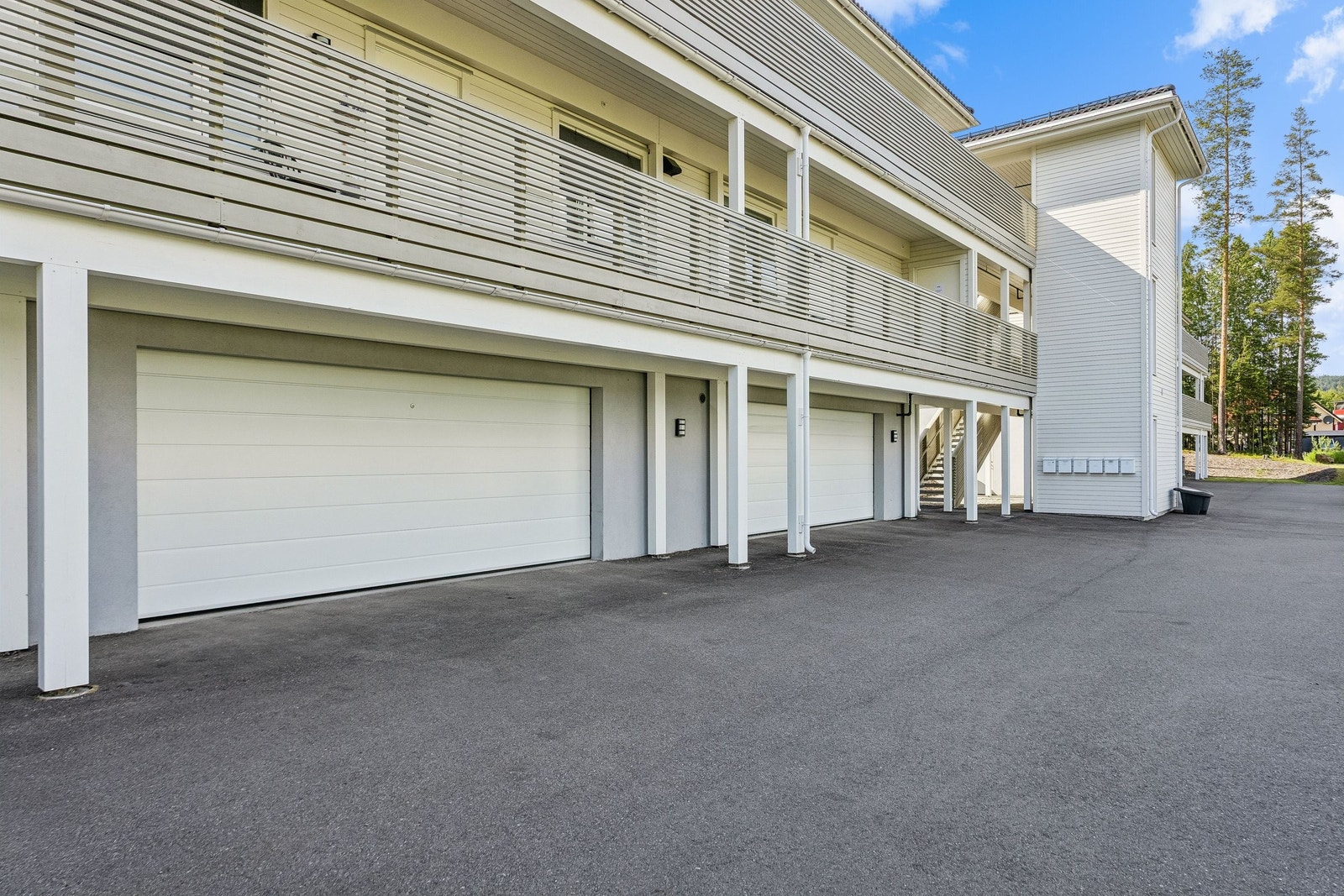 Garasje. Galleribilde