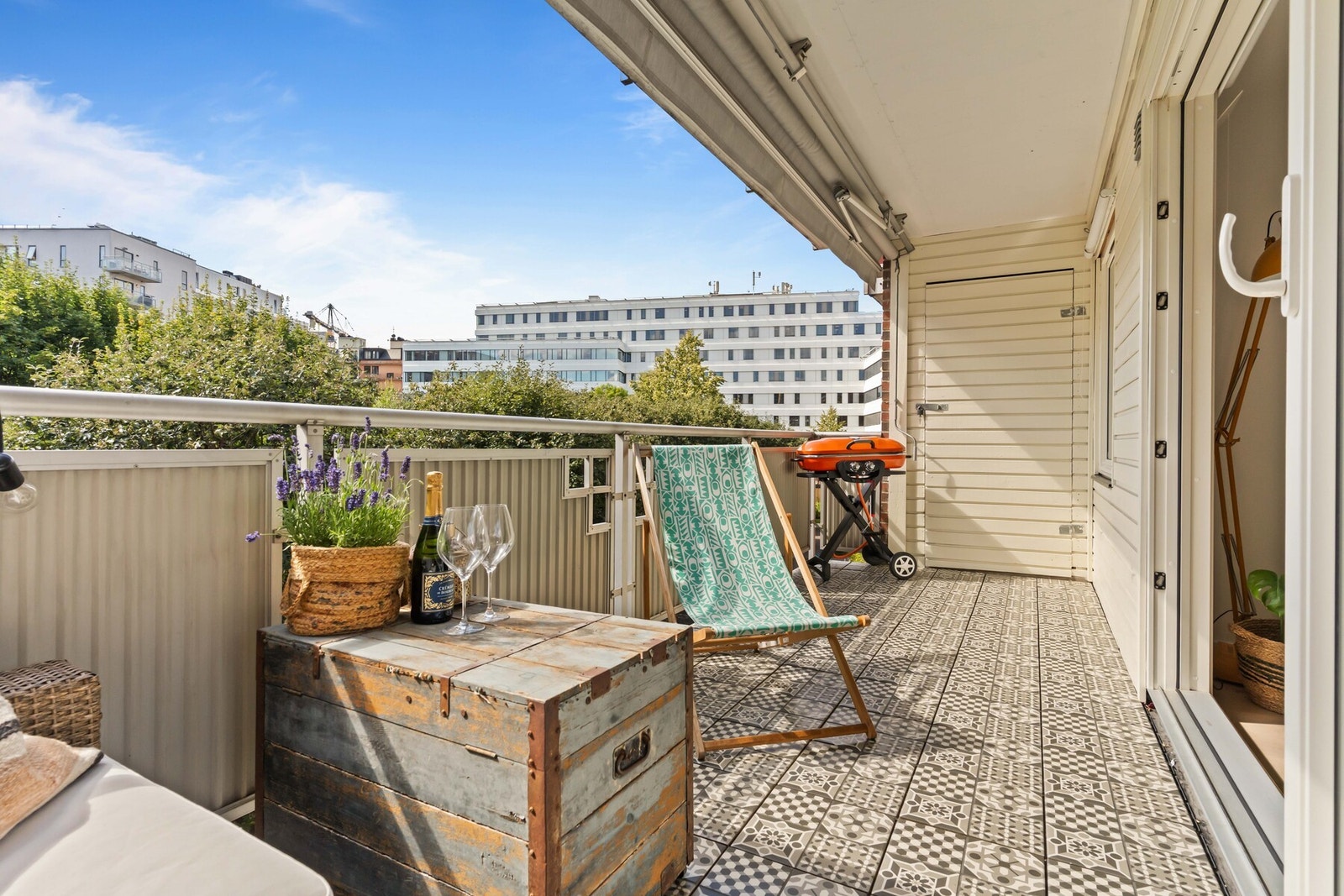 Leiligheten har stor, sydvestvendt balkong på hele 10 kvm. Galleribilde